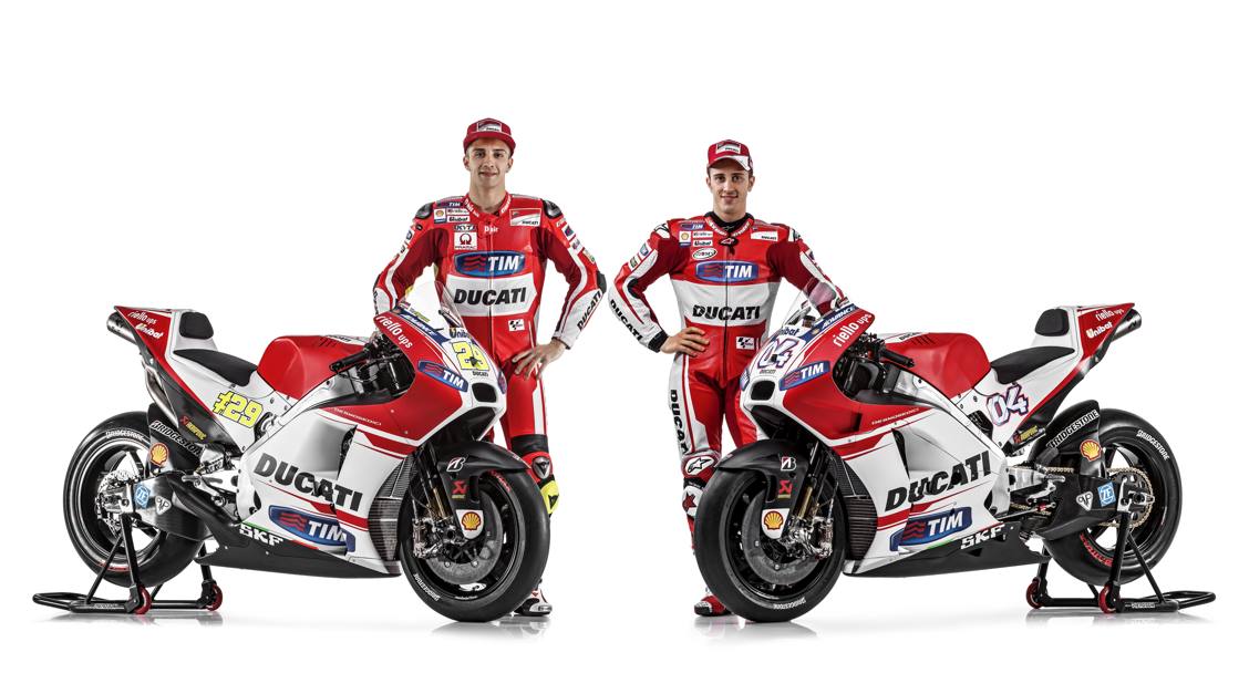 Presentata la nuova Ducati Desmosedici GP15 per il Mondiale MotoGP che scatta in Qatar il 29 marzo. Da sinistra Andrea Iannone e Andrea Dovizioso con la nuova moto